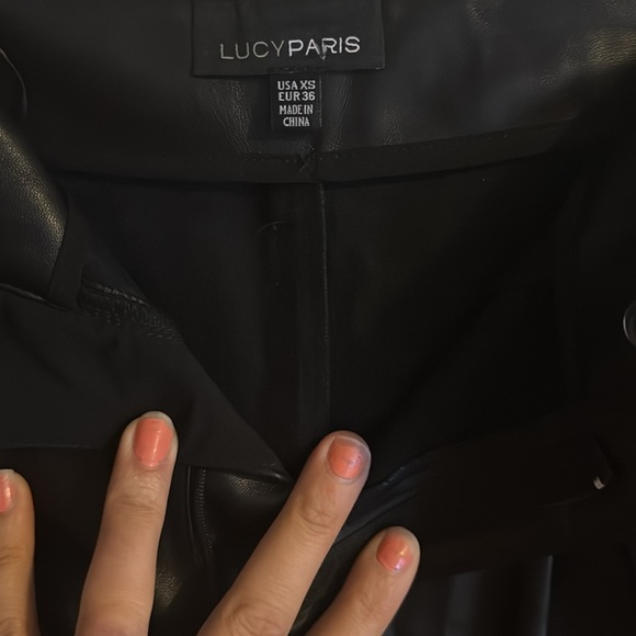 Faux leather shorts - Picture 5 of 5